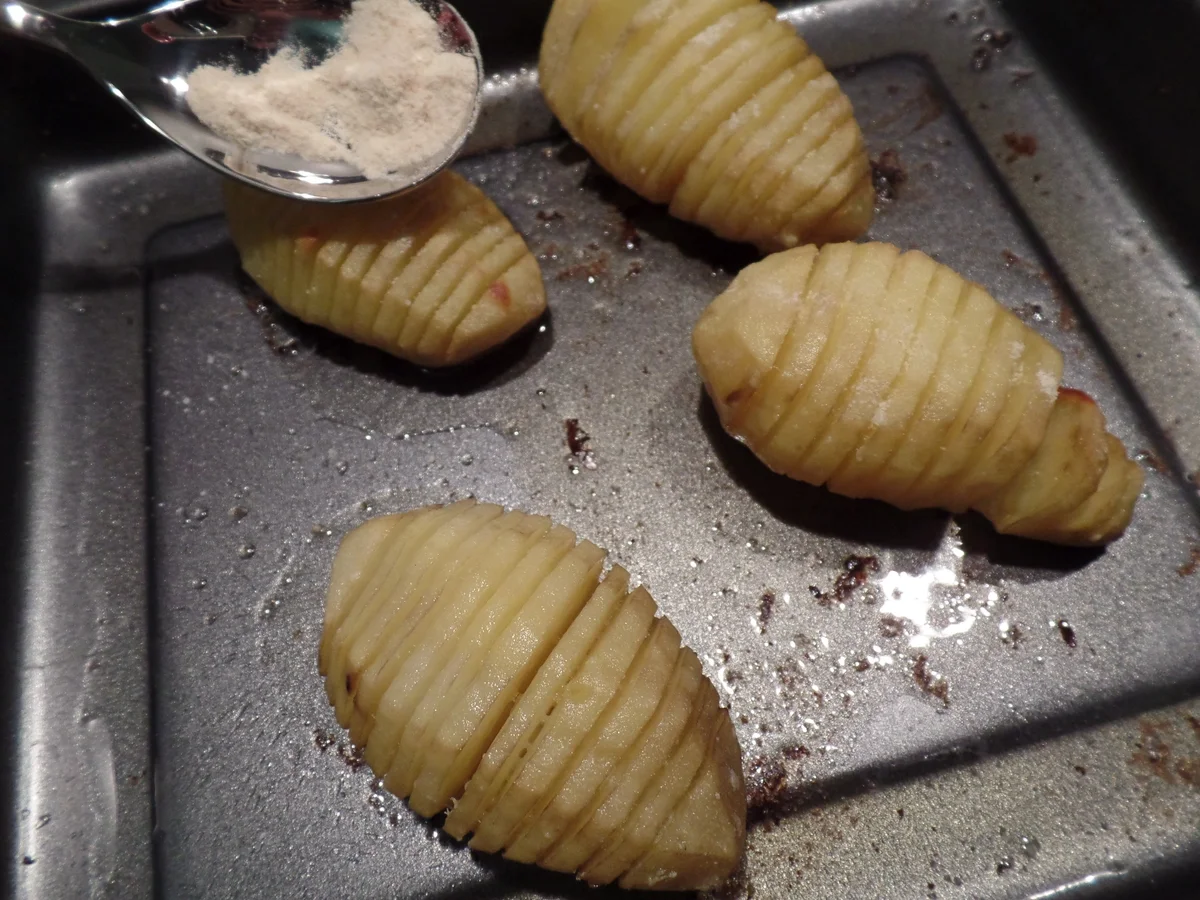 Saftiges Rinderfilet auf Wirsing und  Fächerkartoffeln mit Parmesan gratiniert - Rezept - Bild Nr. 4250