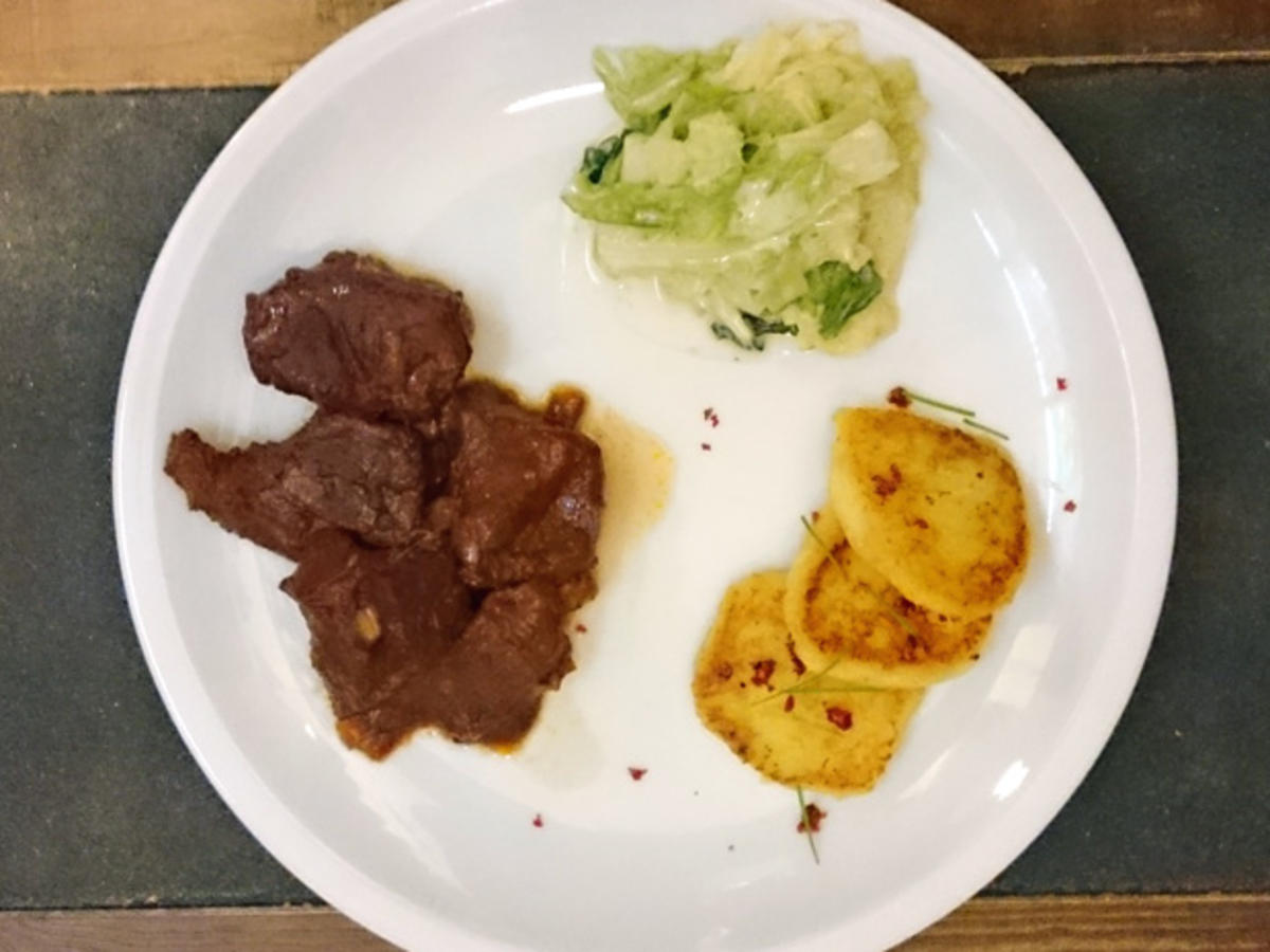 Bilder für Smartes Rinderfilet mit Kartoffel-Pastinaken-Talern und Rahmwirsing - Rezept