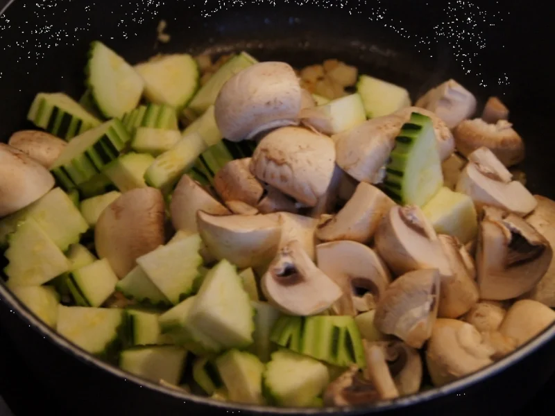 Puten-Ministeaks mit Zucchini-Champignon-Gemüse - Rezept - Bild Nr. 4275
