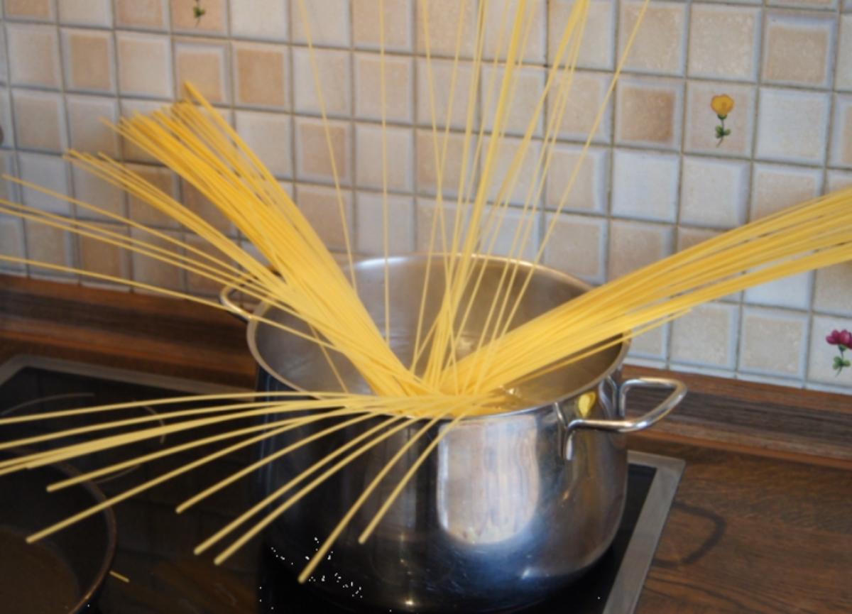 Spaghetti Lunghi mit Champignon-Zwiebel-Knoblauch-Sauce - Rezept - Bild Nr. 4279