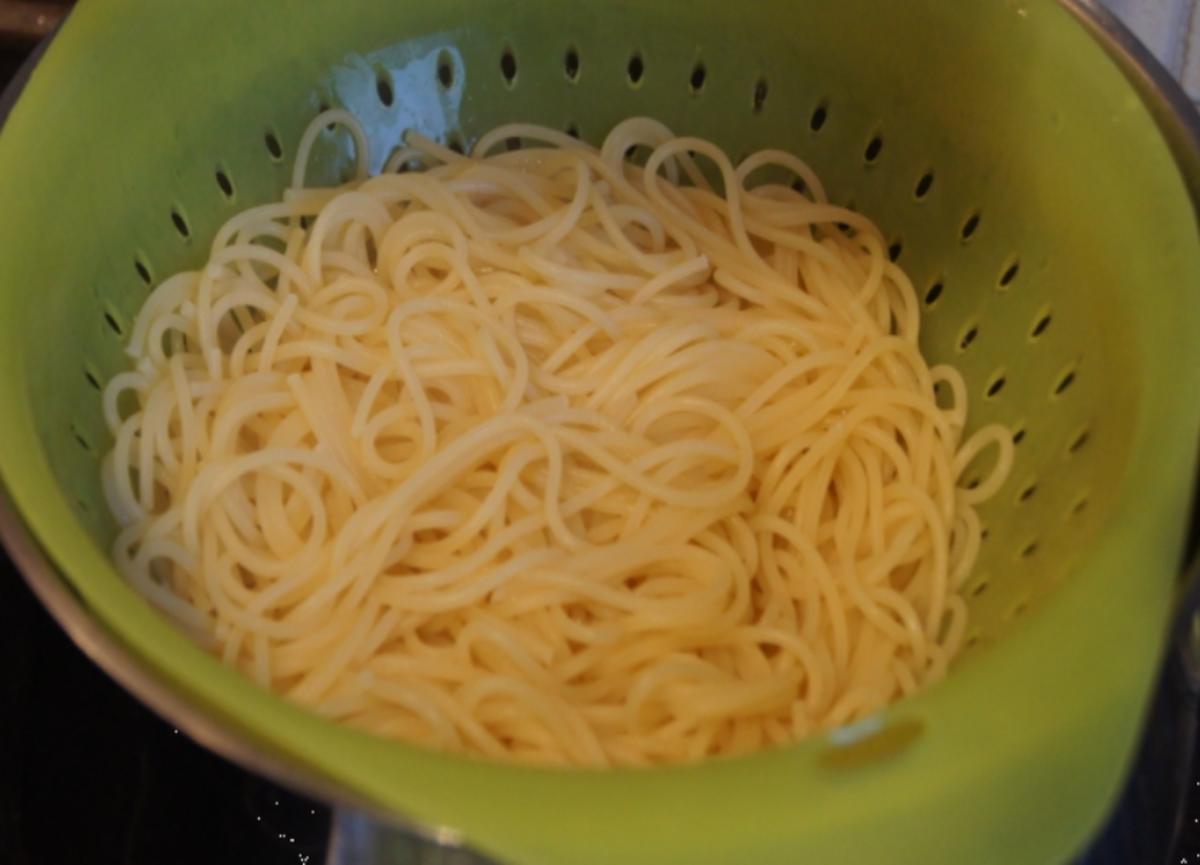 Spaghetti Lunghi mit Champignon-Zwiebel-Knoblauch-Sauce - Rezept - Bild Nr. 4282