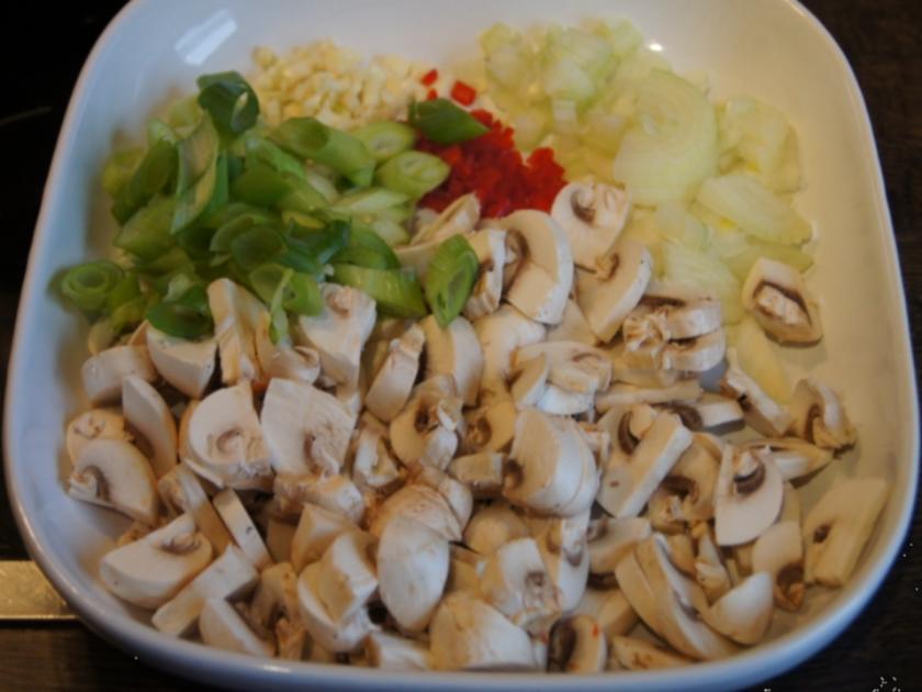 Spaghetti Lunghi mit Champignon-Zwiebel-Knoblauch-Sauce - Rezept ...