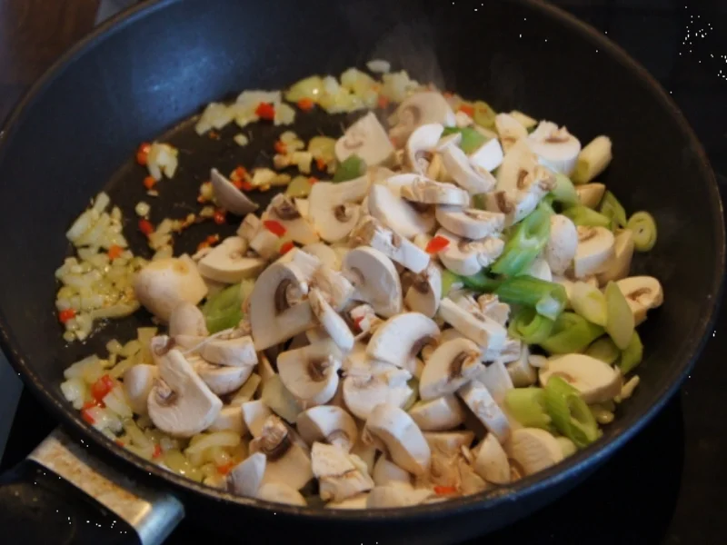 Spaghetti Lunghi mit Champignon-Zwiebel-Knoblauch-Sauce - Rezept - Bild Nr. 4286