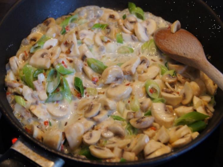 Spaghetti Lunghi mit Champignon Zwiebel Knoblauch Sauce - einfach - von ...