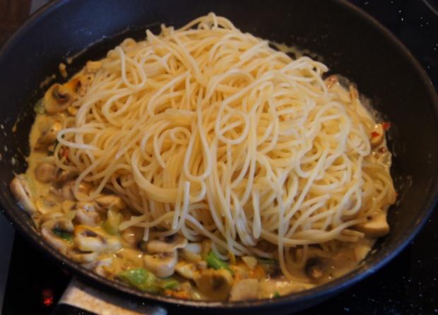 Spaghetti Lunghi mit Champignon-Zwiebel-Knoblauch-Sauce - Rezept ...
