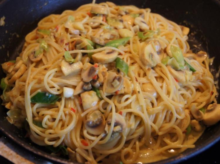 Spaghetti Lunghi mit Champignon Zwiebel Knoblauch Sauce - einfach - von ...