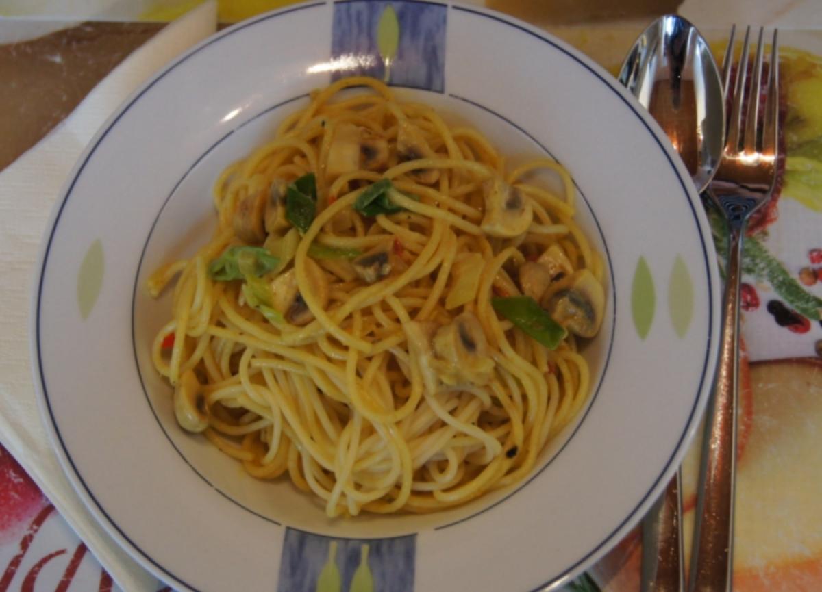Spaghetti Lunghi mit Champignon-Zwiebel-Knoblauch-Sauce - Rezept - Bild Nr. 4291