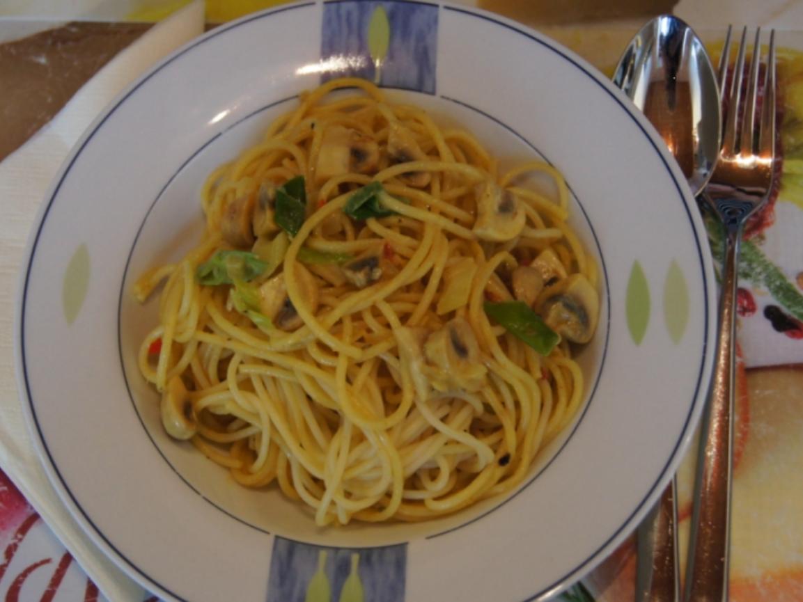 Spaghetti Lunghi mit Champignon-Zwiebel-Knoblauch-Sauce - Rezept ...