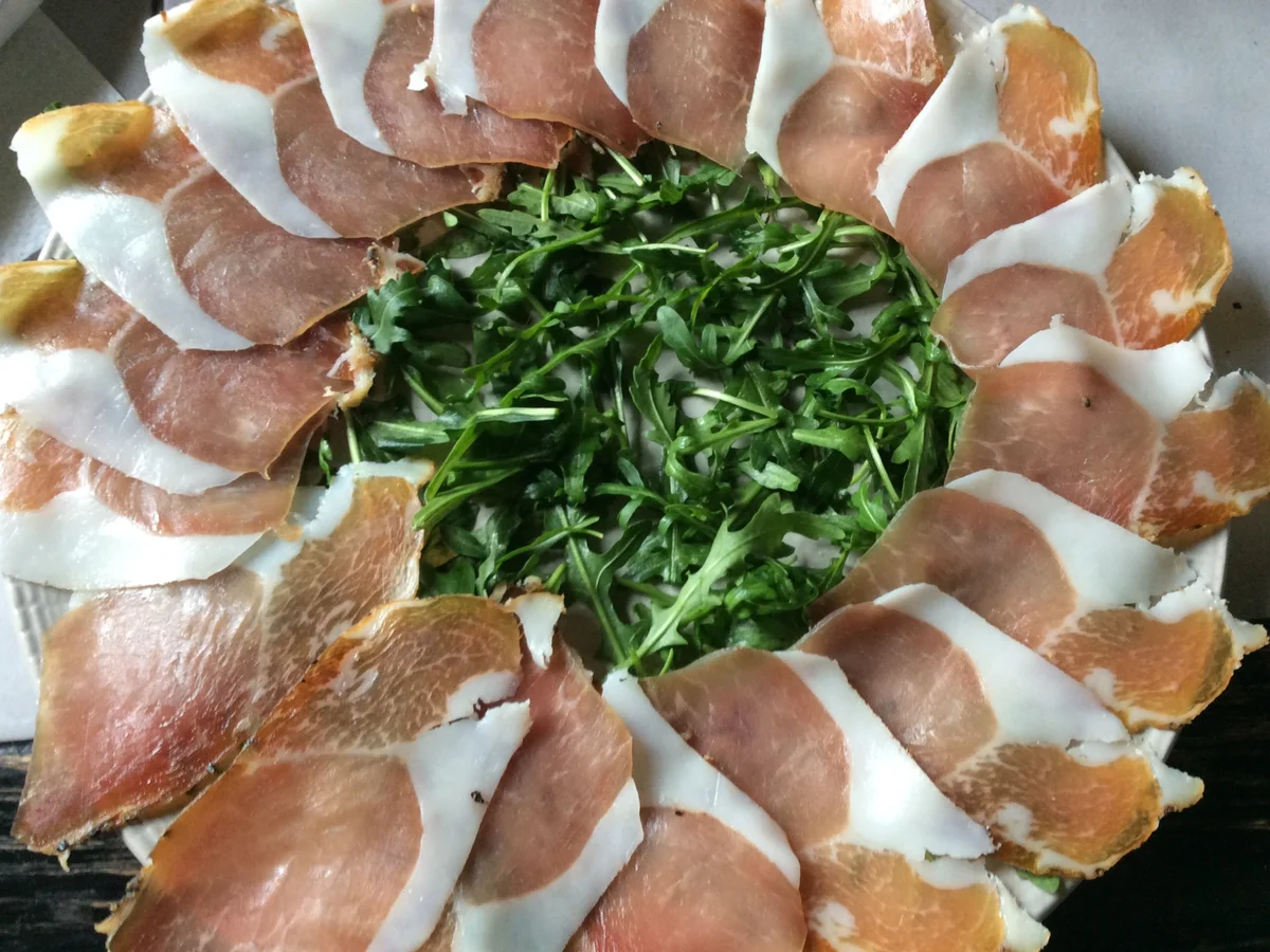 Carpaccio vom Südtiroler Speck mit Pioppino (Samthauben) u. Fratello - Rezept - Bild Nr. 4289