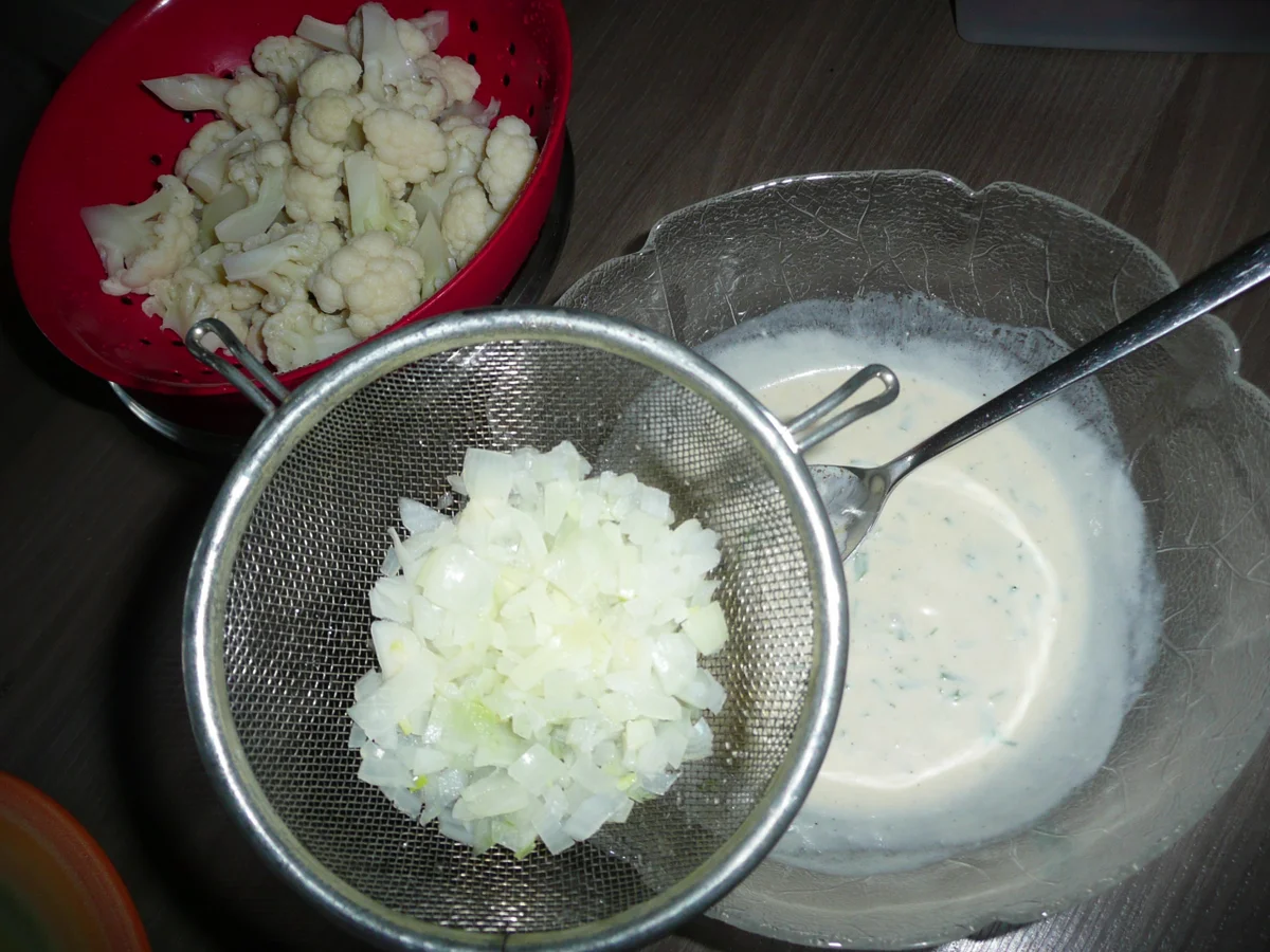 Rezept: Blumenkohlsalat mit Sahnedressing zu Schweineschnitzel + Drillingen. Bild Nr. 4630 Blumenkohlsalat mit Sahnedressing zu Schweineschnitzel + Drillingen. - Rezept - Bild Nr. 4630