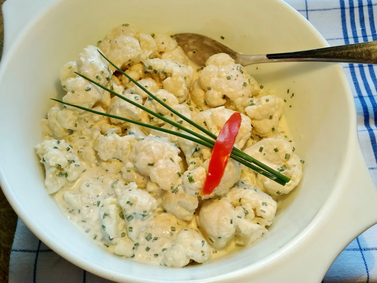 Rezept: Blumenkohlsalat mit Sahnedressing zu Schweineschnitzel + Drillingen. Bild Nr. 4634 Blumenkohlsalat mit Sahnedressing zu Schweineschnitzel + Drillingen. - Rezept - Bild Nr. 4634