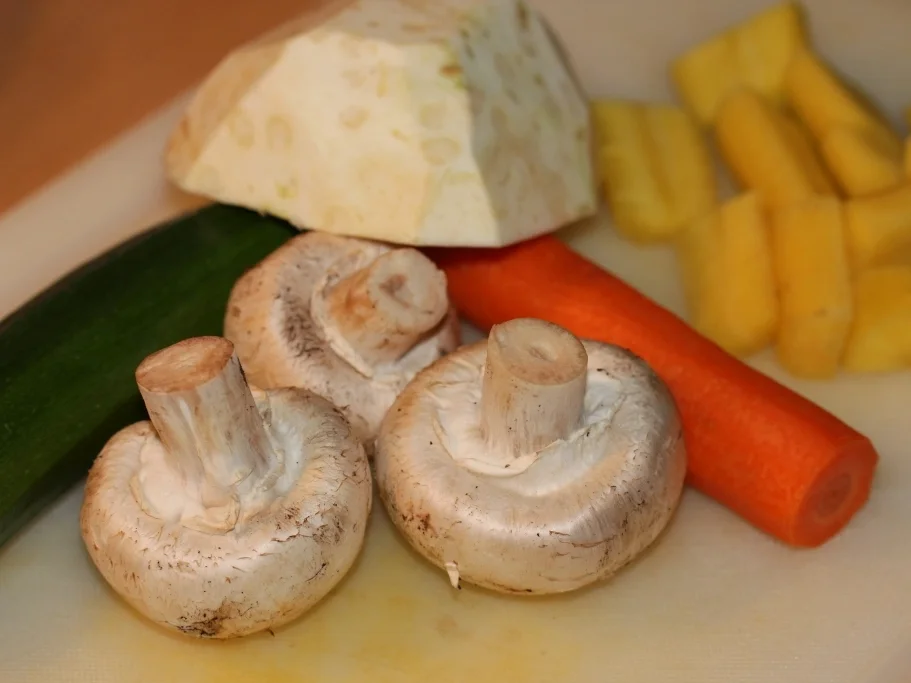 Rezept: Kalbsbäckchen an Chiantisoße mit karamellisierten Möhren und Kartoffelstampf Bild Nr. 4353 Kalbsbäckchen an Chiantisoße mit karamellisierten Möhren und Kartoffelstampf - Rezept - Bild Nr. 4353