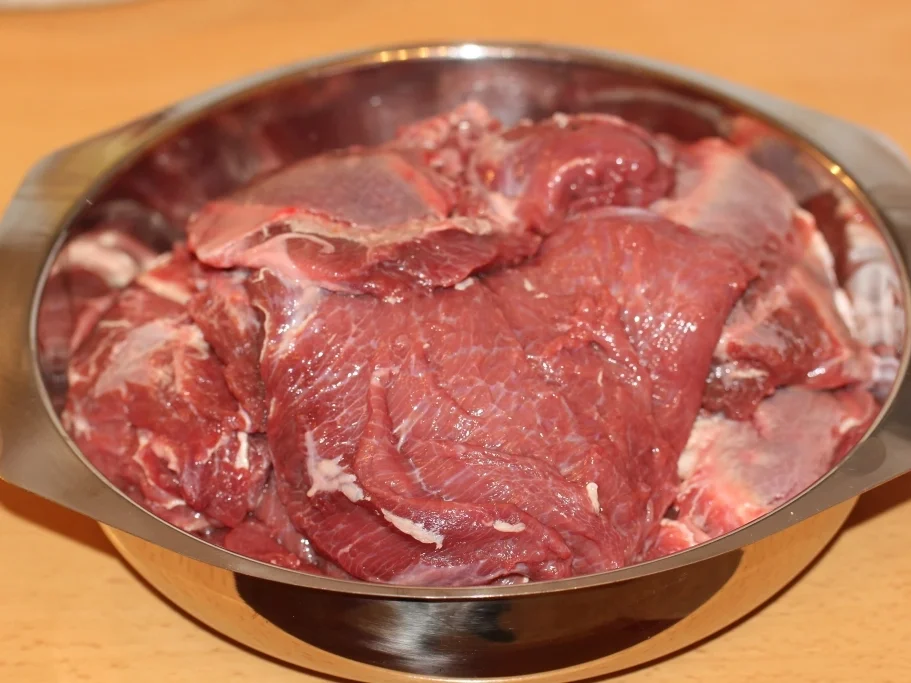 Rezept: Kalbsbäckchen an Chiantisoße mit karamellisierten Möhren und Kartoffelstampf Bild Nr. 4354 Kalbsbäckchen an Chiantisoße mit karamellisierten Möhren und Kartoffelstampf - Rezept - Bild Nr. 4354