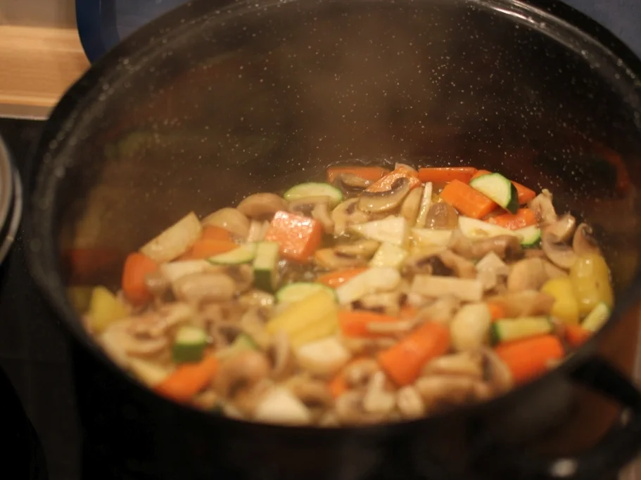 Rezept: Kalbsbäckchen an Chiantisoße mit karamellisierten Möhren und Kartoffelstampf Bild Nr. 4355 Kalbsbäckchen an Chiantisoße mit karamellisierten Möhren und Kartoffelstampf - Rezept - Bild Nr. 4355