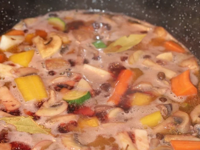 Rezept: Kalbsbäckchen an Chiantisoße mit karamellisierten Möhren und Kartoffelstampf Bild Nr. 4358 Kalbsbäckchen an Chiantisoße mit karamellisierten Möhren und Kartoffelstampf - Rezept - Bild Nr. 4358