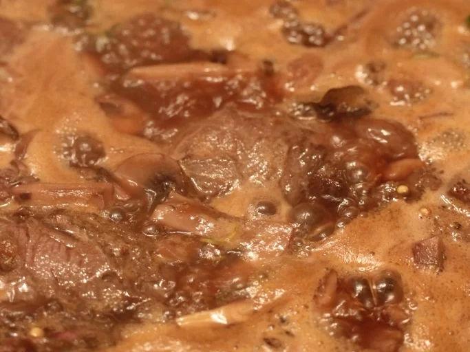 Rezept: Kalbsbäckchen an Chiantisoße mit karamellisierten Möhren und Kartoffelstampf Bild Nr. 4360 Kalbsbäckchen an Chiantisoße mit karamellisierten Möhren und Kartoffelstampf - Rezept - Bild Nr. 4360