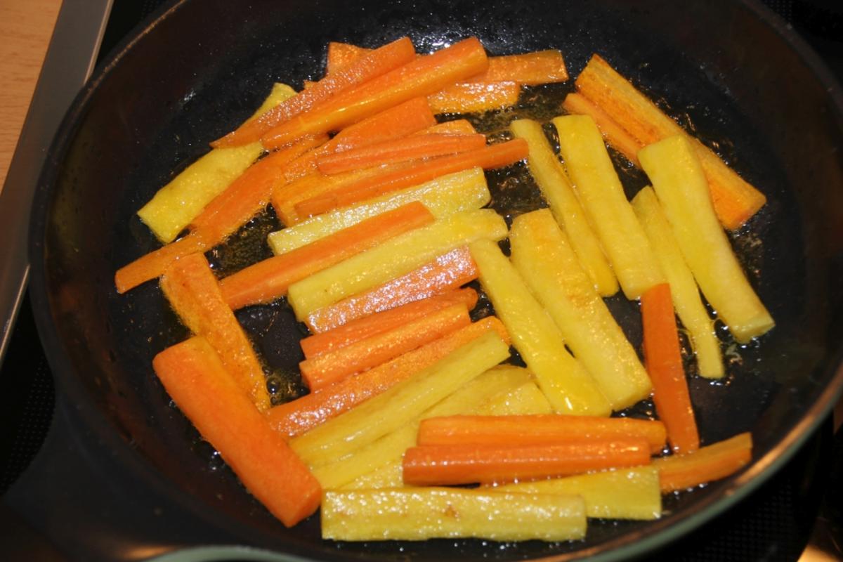 Kalbsbäckchen an Chiantisoße mit karamellisierten Möhren und Kartoffelstampf - Rezept - Bild Nr. 4350