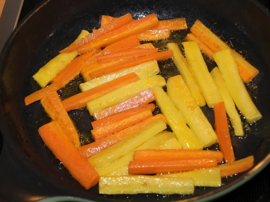 Rezept: Kalbsbäckchen an Chiantisoße mit karamellisierten Möhren und Kartoffelstampf Bild Nr. 4350 Kalbsbäckchen an Chiantisoße mit karamellisierten Möhren und Kartoffelstampf - Rezept - Bild Nr. 4350