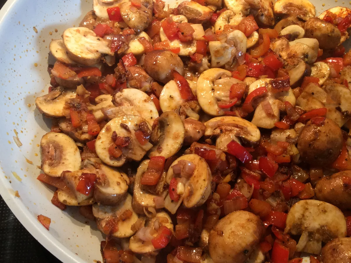 Zweierlei Fisch mit Mango-Kokos-Soße und Champignon-Paprika-Mix - Rezept - Bild Nr. 4348