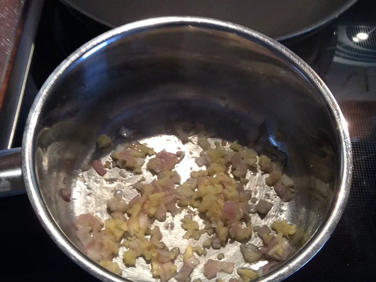 Zweierlei Fisch mit Mango-Kokos-Soße und Champignon-Paprika-Mix - Rezept - Bild Nr. 4351