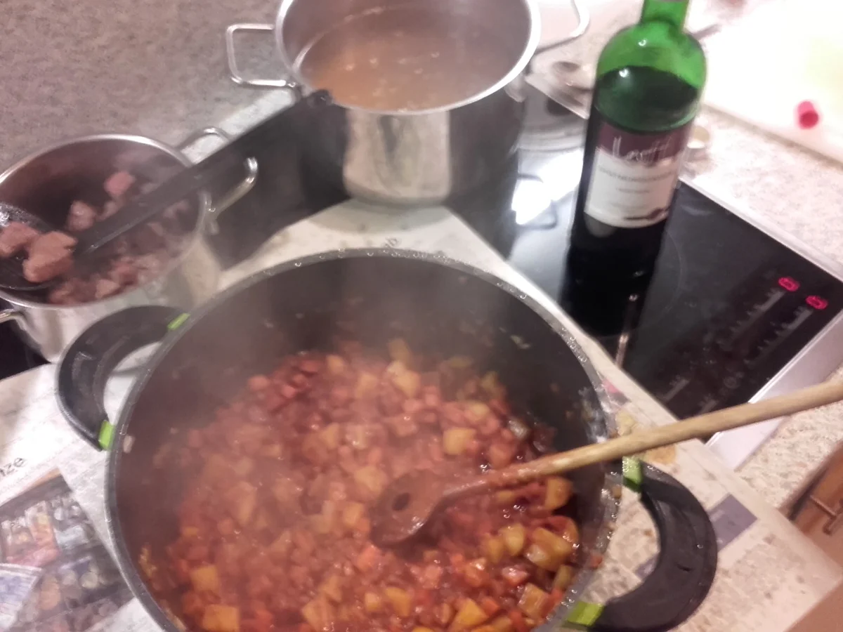 Rezept: Ungarische Gulaschsuppe Bild Nr. 4357 Ungarische Gulaschsuppe - Rezept - Bild Nr. 4357