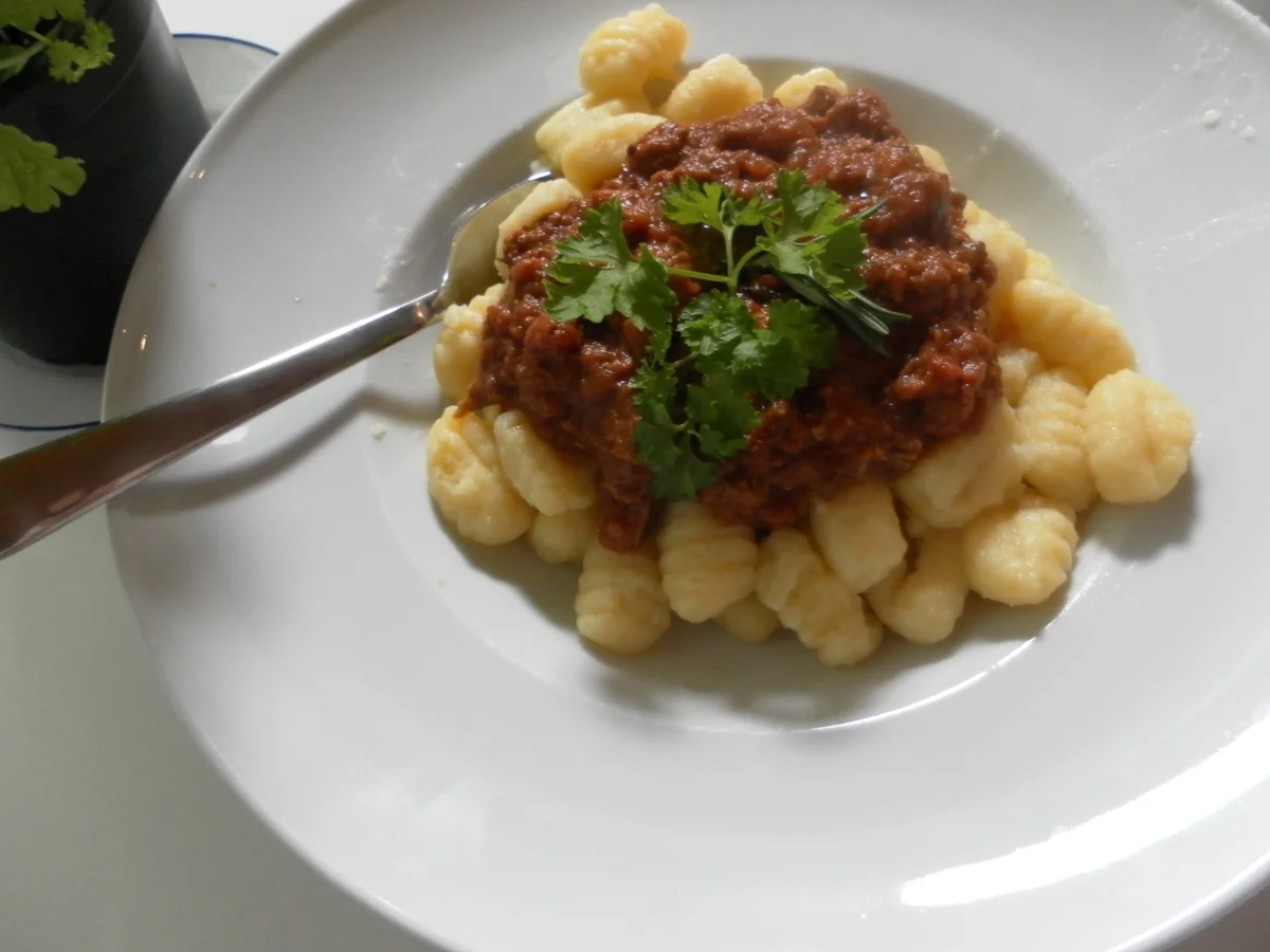 Rezept: Rinderbraten-Dreierlei: Rindfleischsalat, -suppe und -soße Bild Nr. 4367 Rinderbraten-Dreierlei: Rindfleischsalat, -suppe und -soße - Rezept - Bild Nr. 4367