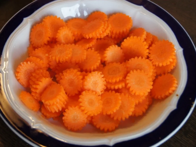 Rezept: Bratwurst mit Erbsen-Möhrenblütengemüse Bild Nr. 4386 Bratwurst mit Erbsen-Möhrenblütengemüse - Rezept - Bild Nr. 4386