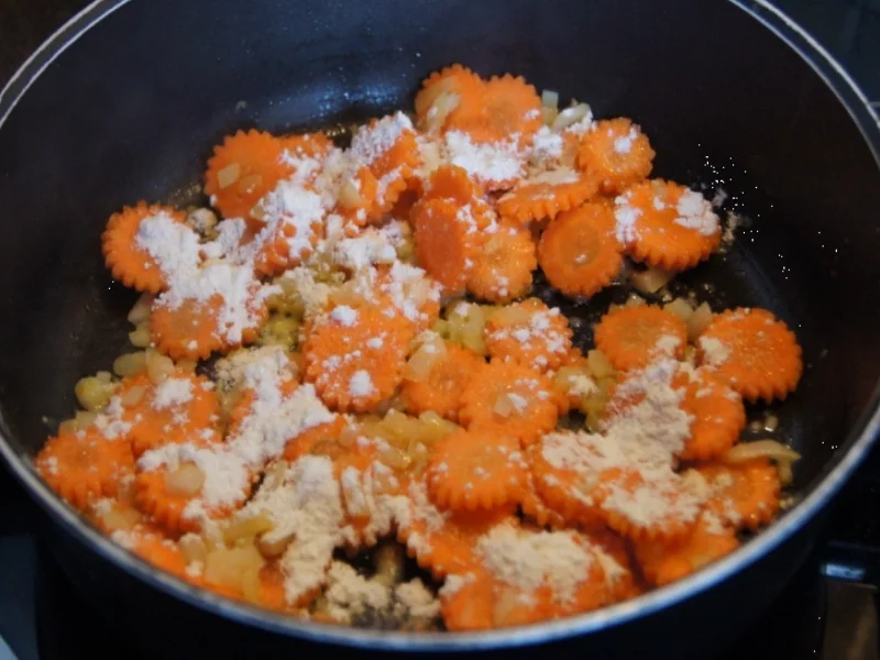 Rezept: Bratwurst mit Erbsen-Möhrenblütengemüse Bild Nr. 4389 Bratwurst mit Erbsen-Möhrenblütengemüse - Rezept - Bild Nr. 4389