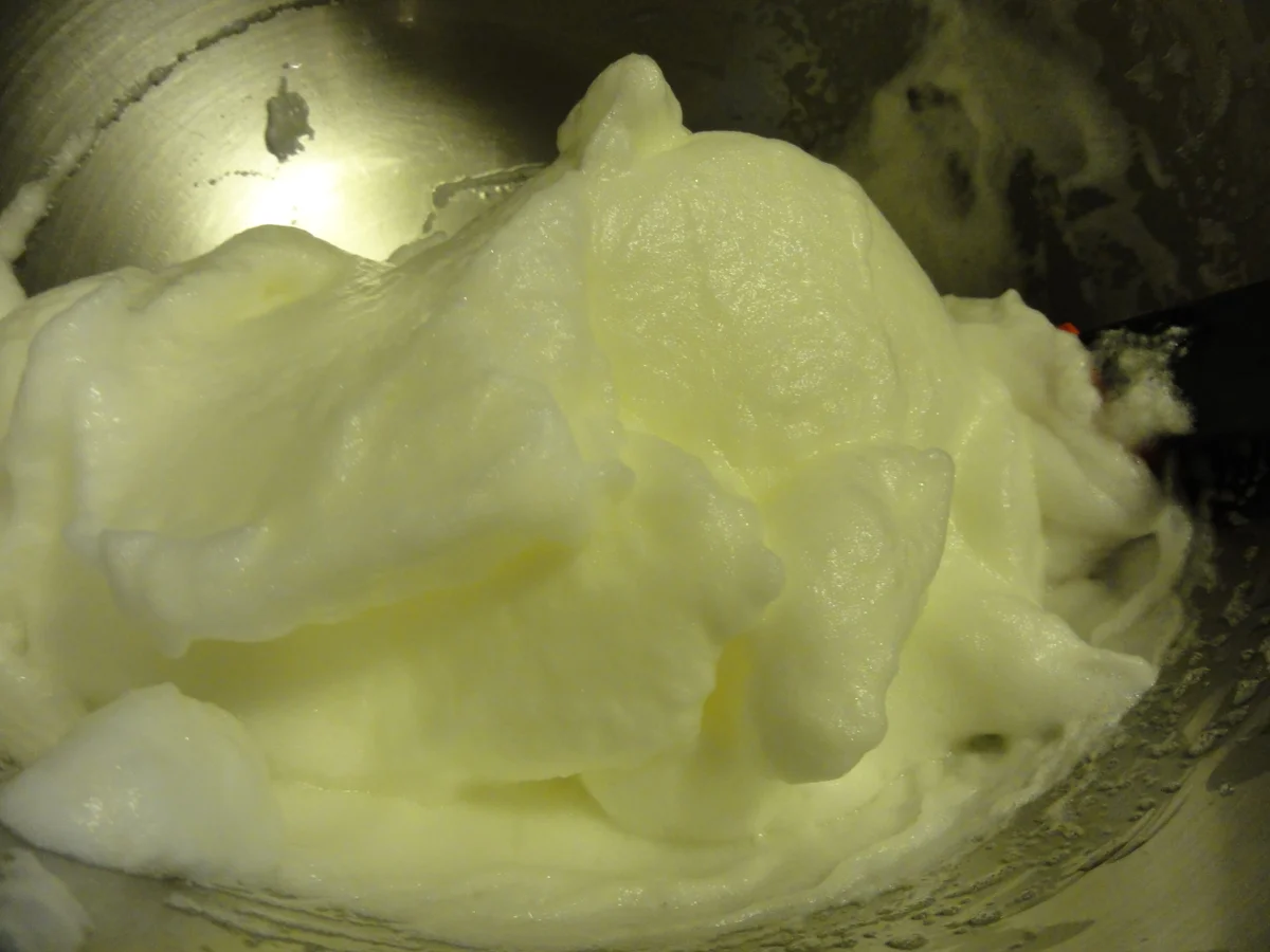 Rezept: Biskuit: 2-stöckige TAUFTORTE ( 26cm) Bild Nr. 4398 Biskuit: 2-stöckige TAUFTORTE ( 26cm) - Rezept - Bild Nr. 4398