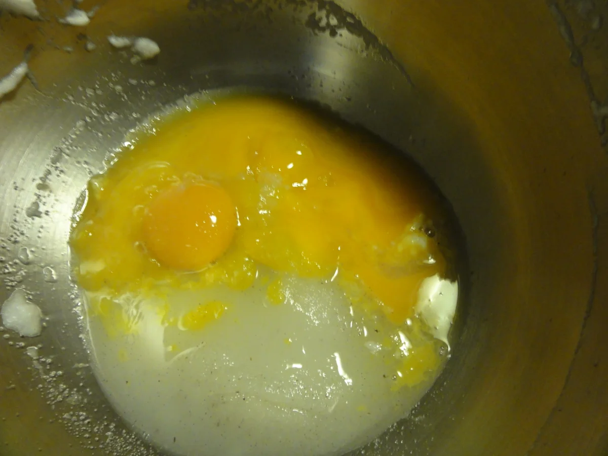 Rezept: Biskuit: 2-stöckige TAUFTORTE ( 26cm) Bild Nr. 4400 Biskuit: 2-stöckige TAUFTORTE ( 26cm) - Rezept - Bild Nr. 4400