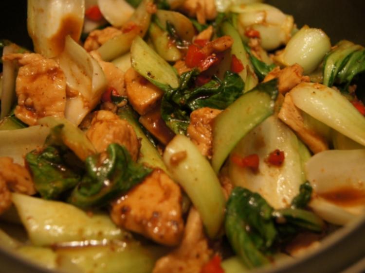 Warmer Baby Pak Choi Salat mit Hähnchenbrustfiletstreifen - einfach ...