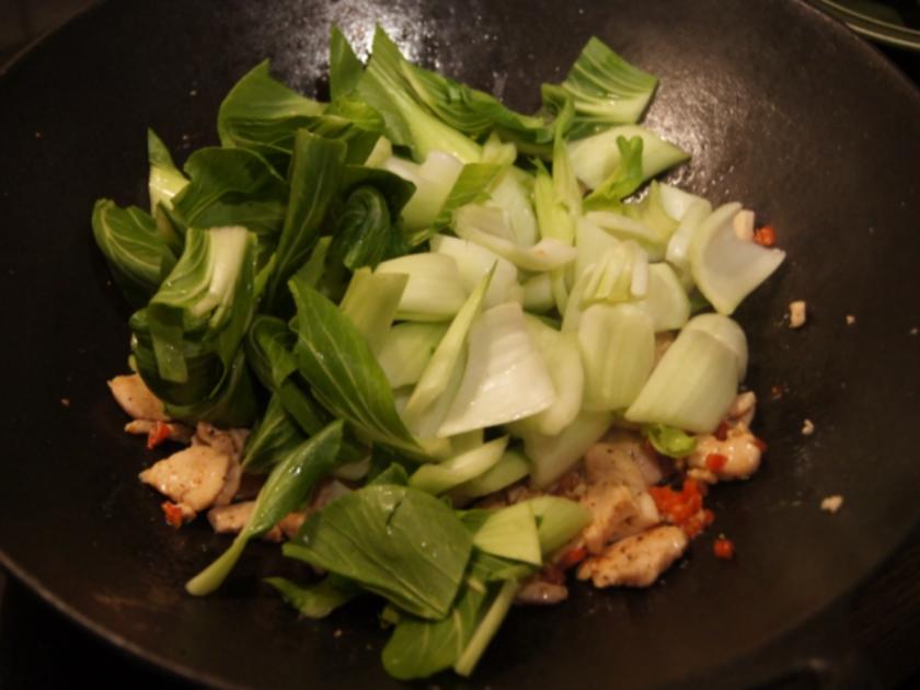 Warmer Baby Pak Choi Salat mit Hähnchenbrustfiletstreifen - Rezept ...