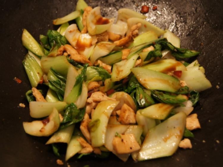 Warmer Baby Pak Choi Salat mit Hähnchenbrustfiletstreifen - einfach ...