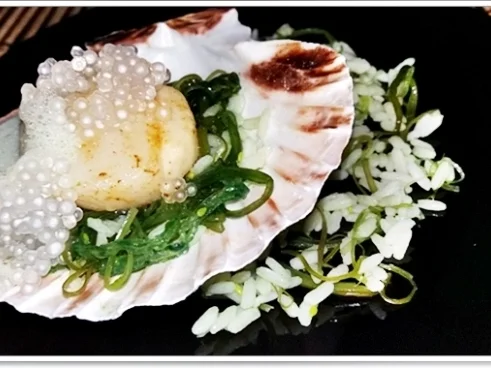 Rezept: Gebratene Jakobsmuscheln auf Reis-Wakame-Algensalat , Schaumsauce & „Perlen“ Bild Nr. 4433 Gebratene Jakobsmuscheln auf Reis-Wakame-Algensalat , Schaumsauce & „Perlen“ - Rezept - Bild Nr. 4433