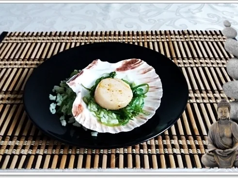 Rezept: Gebratene Jakobsmuscheln auf Reis-Wakame-Algensalat , Schaumsauce & „Perlen“ Bild Nr. 4443 Gebratene Jakobsmuscheln auf Reis-Wakame-Algensalat , Schaumsauce & „Perlen“ - Rezept - Bild Nr. 4443