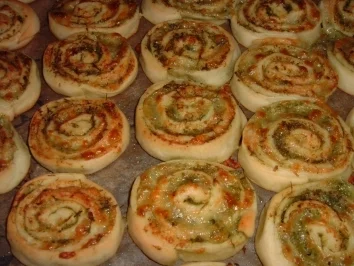 Rezept: Pesto-Mozzarella-Schnecken Pesto-Mozzarella-Schnecken - Rezept