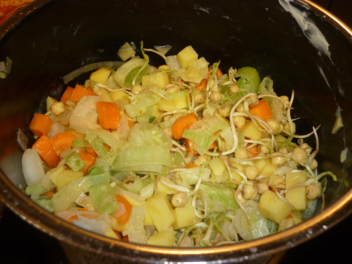 Gemüsesuppe mit Kichererbsensprossen - Rezept - Bild Nr. 4468