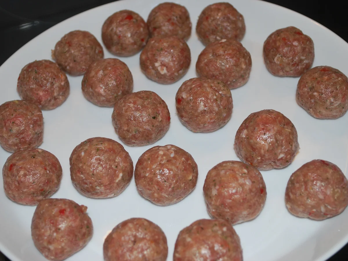 Rezept: Asia-Hackbällchen mit Sweet-Chili-Sauce Bild Nr. 4467 Asia-Hackbällchen mit Sweet-Chili-Sauce - Rezept - Bild Nr. 4467