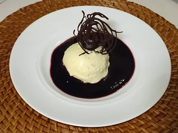 Pistazienparfait auf Brombeerspiegel - Rezept - Bild Nr. 4465