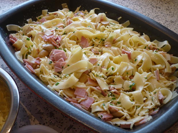 Nudelauflauf mit Schinken und Champignons - Rezept - kochbar.de