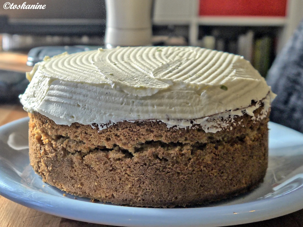 Karottenkuchen mit Frischkäse-Limetten-Frosting - Rezept - Bild Nr. 4524