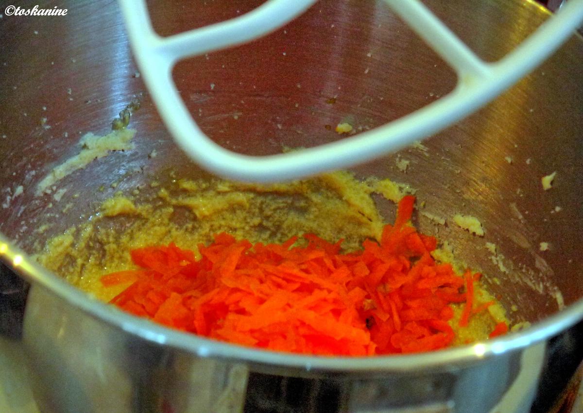 Karottenkuchen mit Frischkäse-Limetten-Frosting - Rezept - Bild Nr. 4528