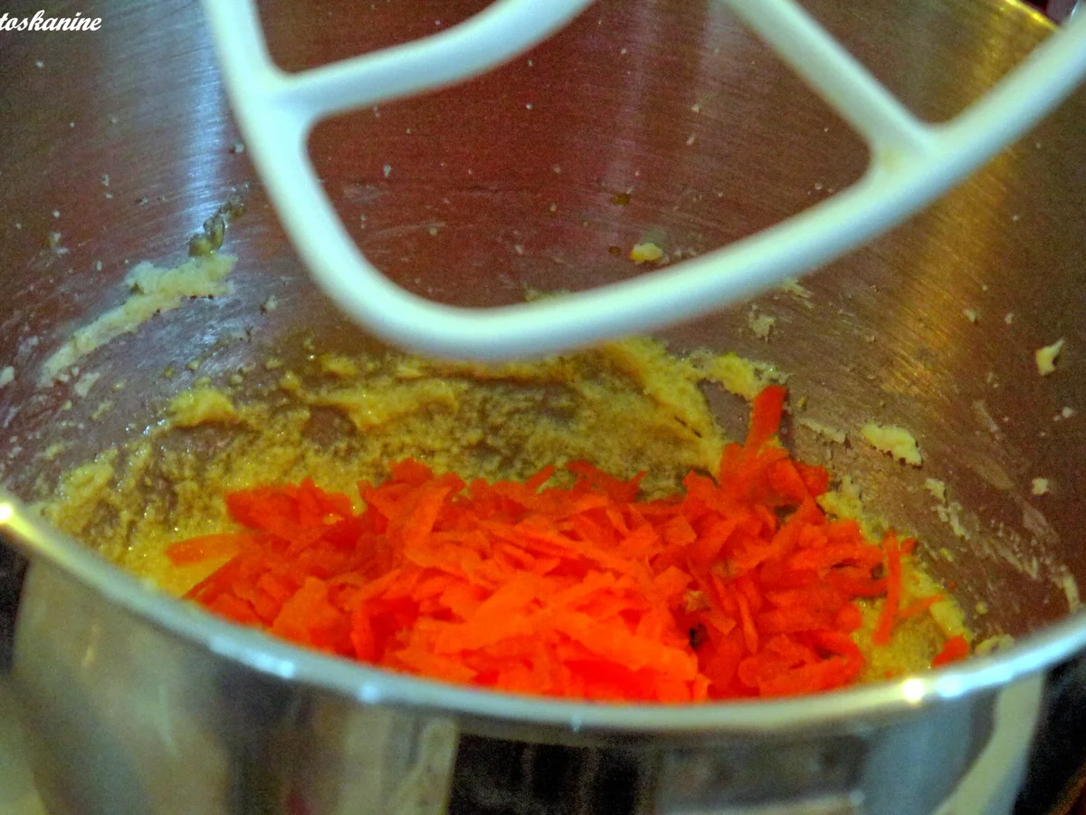 Karottenkuchen mit Frischkäse-Limetten-Frosting - Rezept - Bild Nr. 4528