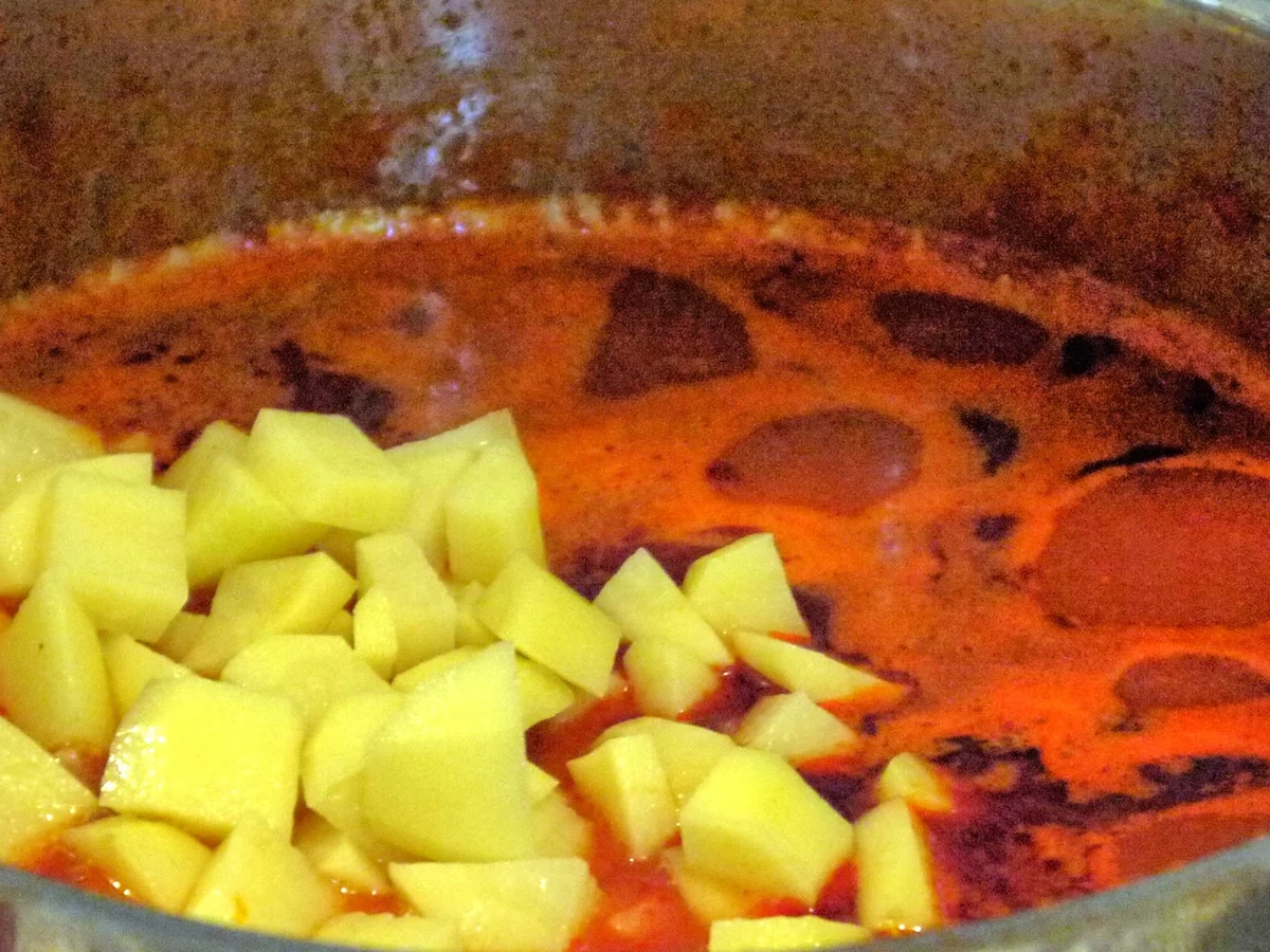 Feurige Gulasch-Kartoffelsuppe - Rezept - Bild Nr. 4568