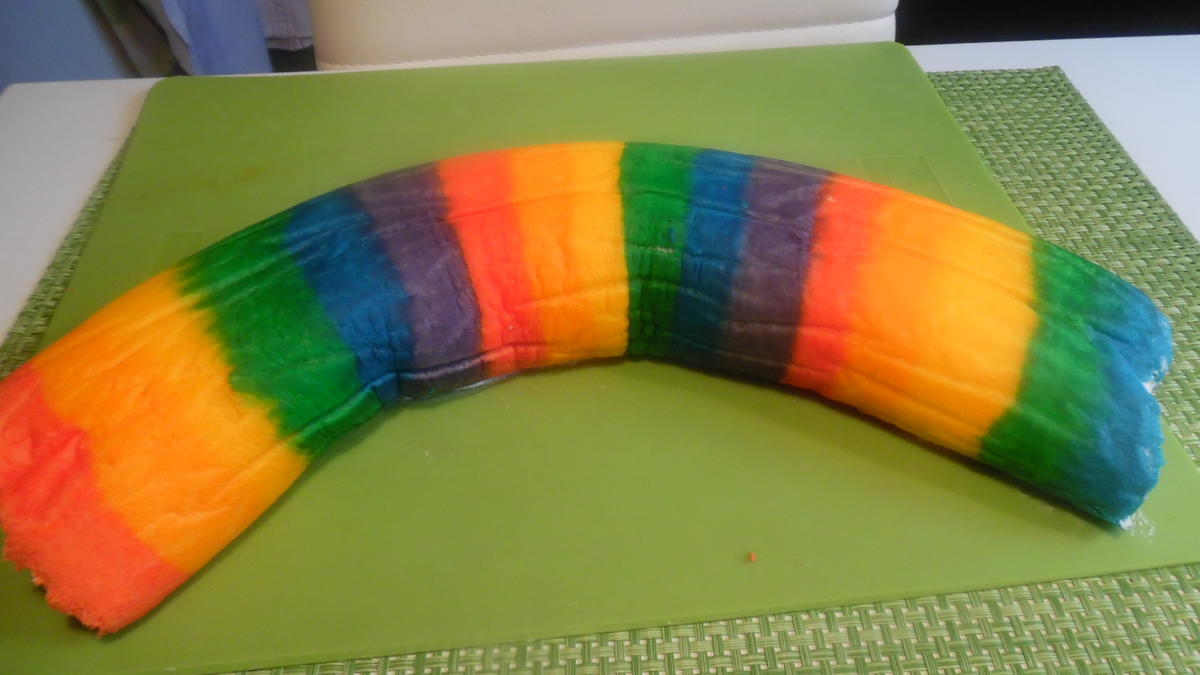 Regenbogen-Biscuit-Rolle (Rainbow Cake Roll) - Rezept - Bild Nr. 4601