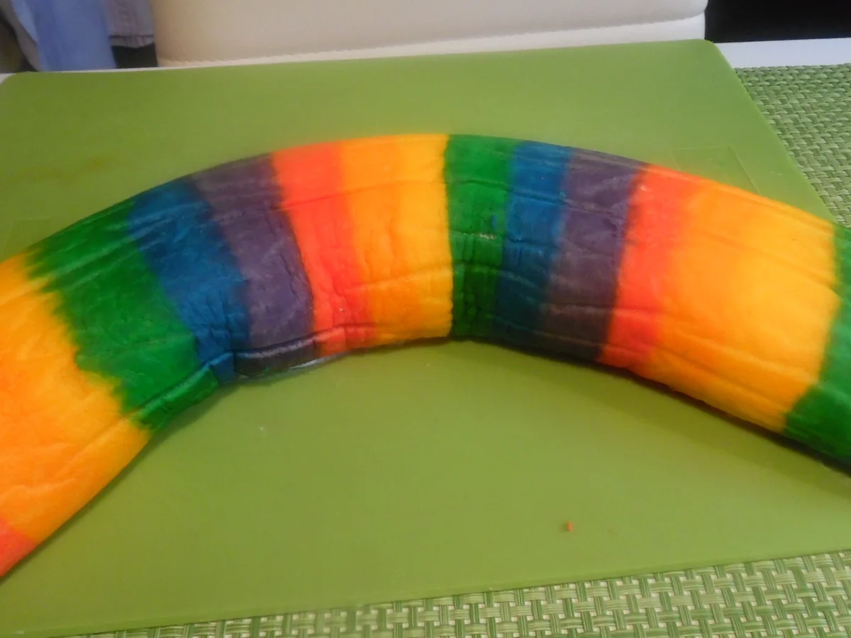 Regenbogen-Biscuit-Rolle (Rainbow Cake Roll) - Rezept - Bild Nr. 4601