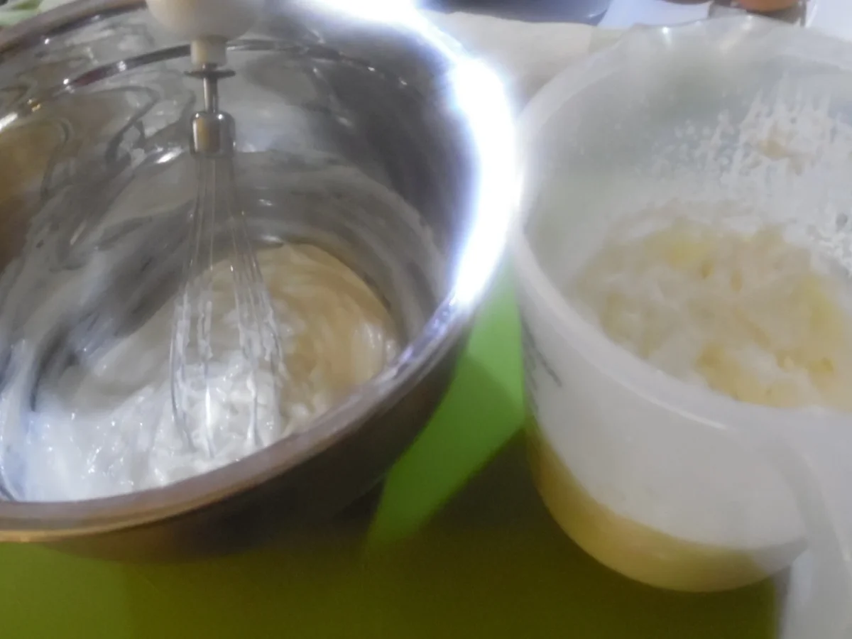 Regenbogen-Biscuit-Rolle (Rainbow Cake Roll) - Rezept - Bild Nr. 4603