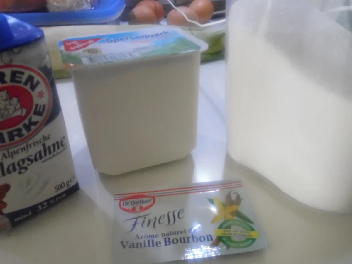 Regenbogen-Biscuit-Rolle (Rainbow Cake Roll) - Rezept - Bild Nr. 4604