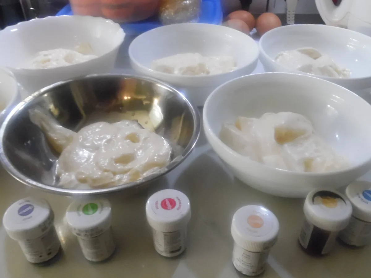 Regenbogen-Biscuit-Rolle (Rainbow Cake Roll) - Rezept - Bild Nr. 4612