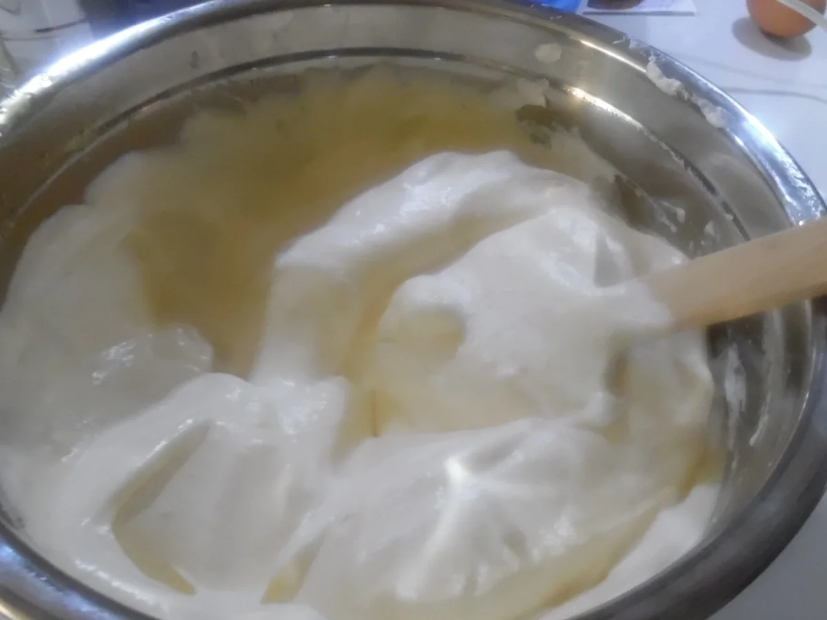 Regenbogen-Biscuit-Rolle (Rainbow Cake Roll) - Rezept - Bild Nr. 4616